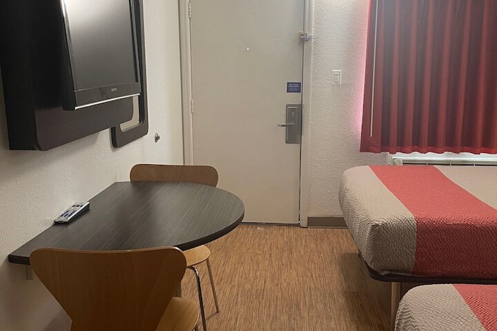 Room 19 of 25