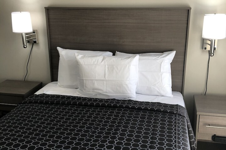 Room 11 of 28