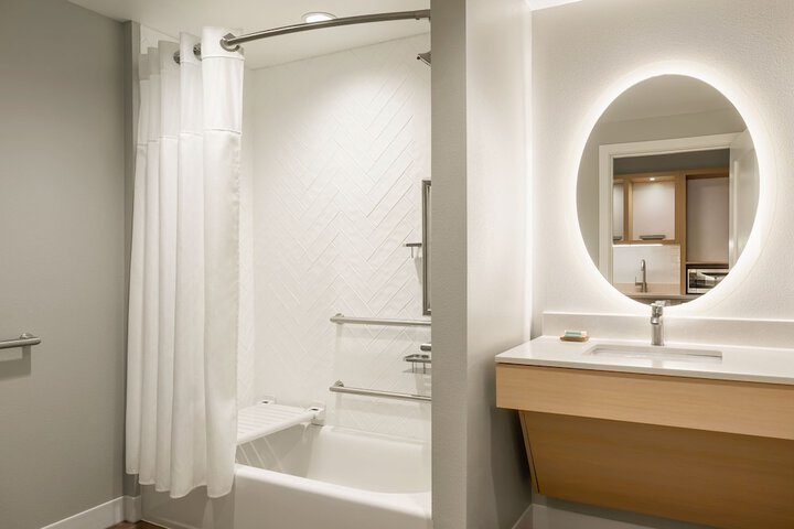 Room 9 of 25