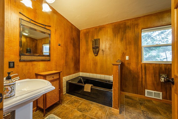 The Islander Inn