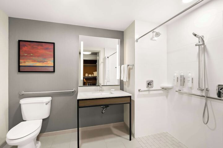 Room 25 of 42