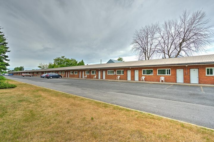 Motel R-100