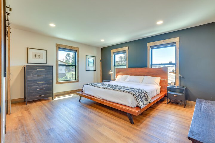 Updated Silverthorne Home w / Hot Tub & Mtn Views!