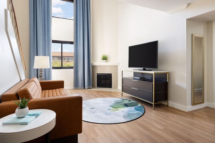 Room 73 of 118