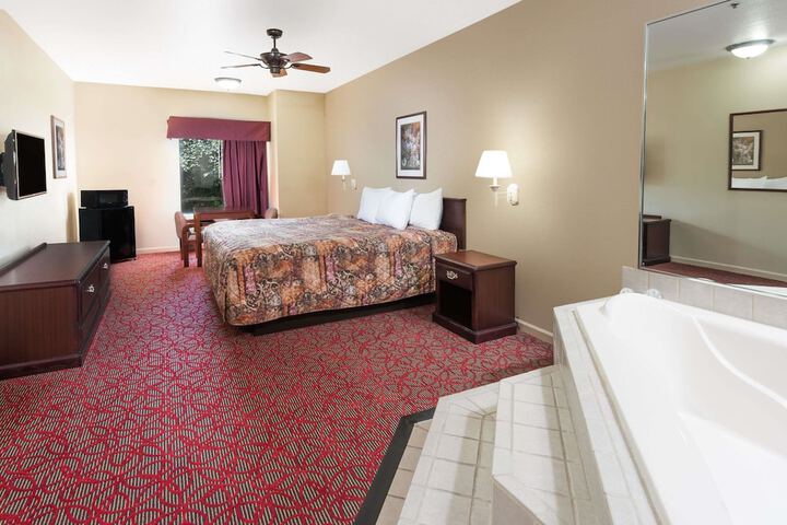 Room 10 of 15