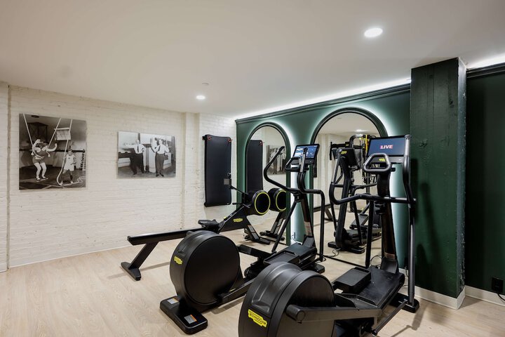 Hotel Fort Des Moines Curio Collection by Hilton