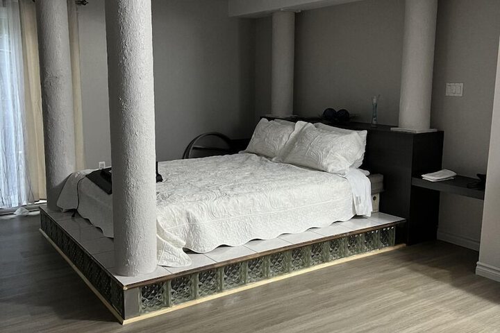 Room 12 of 20