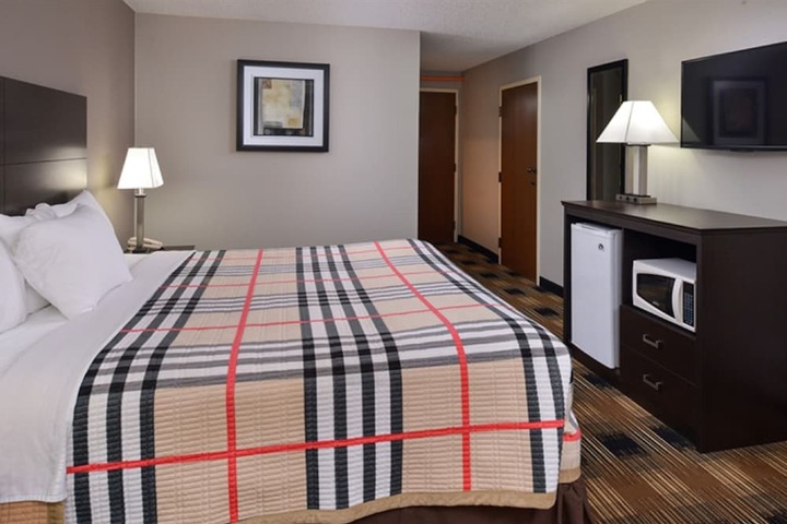 Room 12 of 27