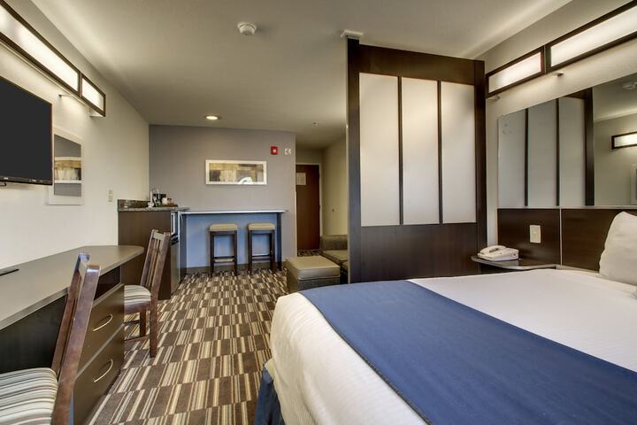 Room 9 of 37