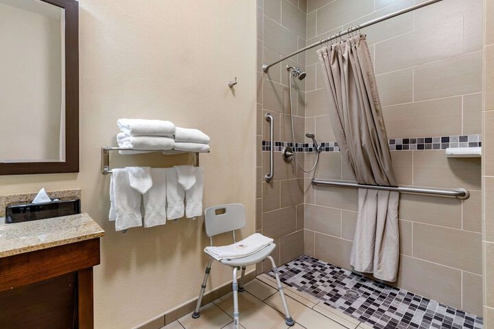 Comfort Inn & Suites Lakeside