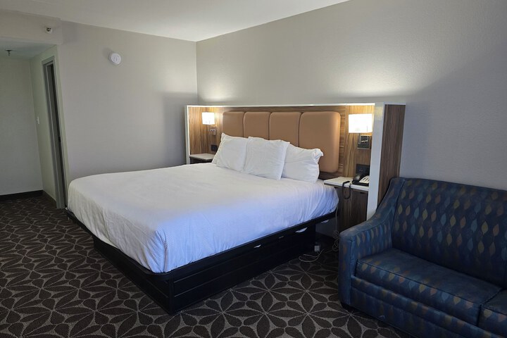 Room 21 of 37