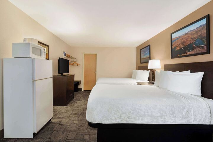 Room 12 of 32