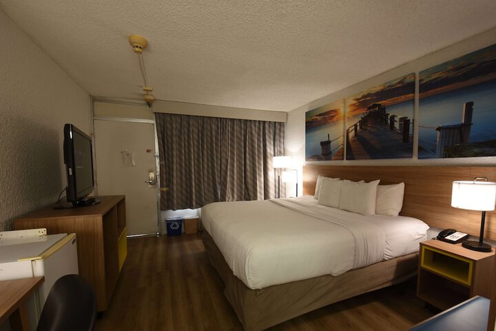 Days Inn by Wyndham Stuart