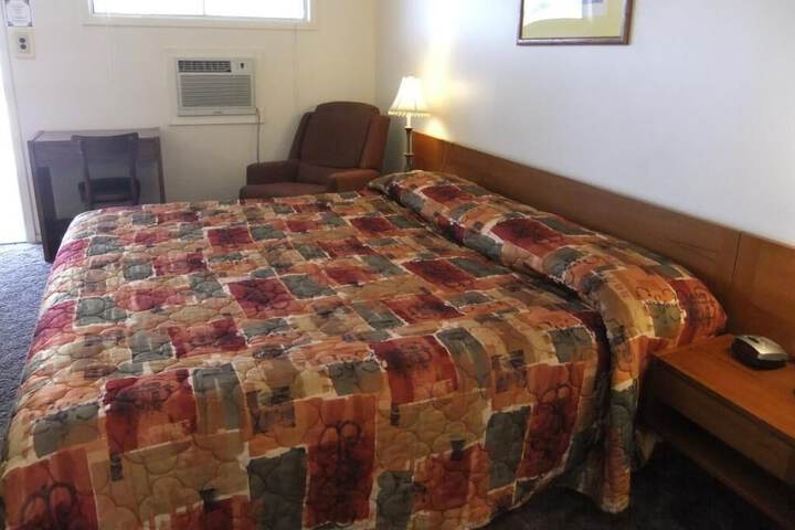 Room 10 of 27