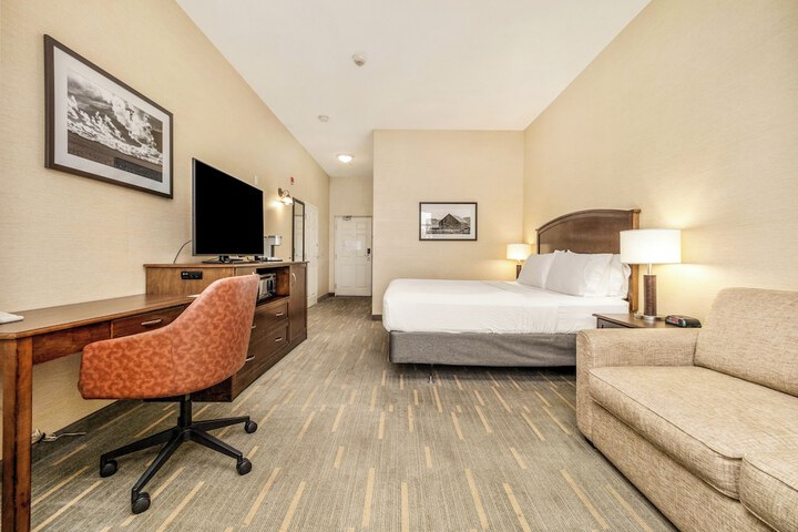 Room 36 of 200