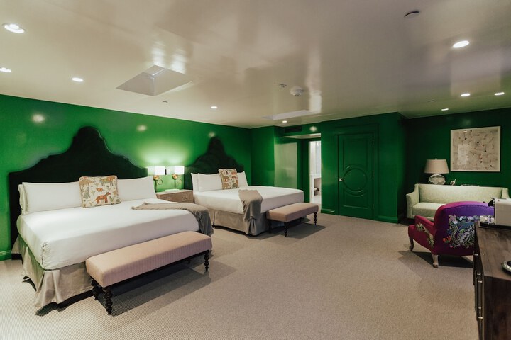 Room 37 of 61