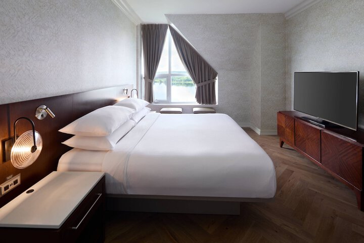 Room 37 of 90