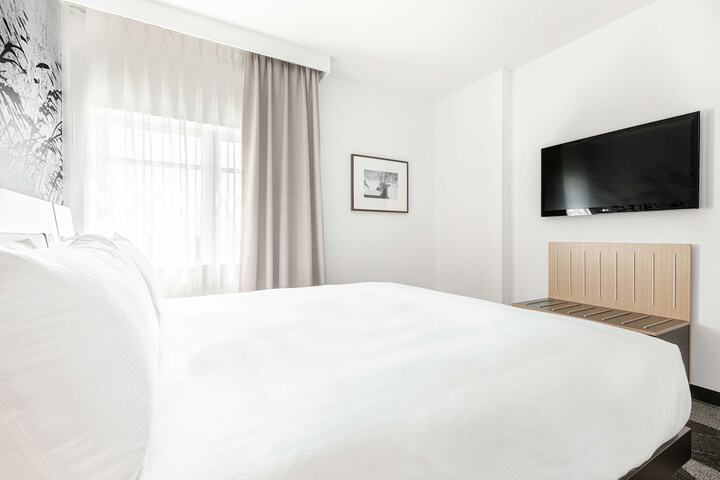 Room 26 of 62