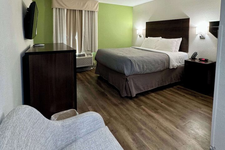 Room 13 of 17