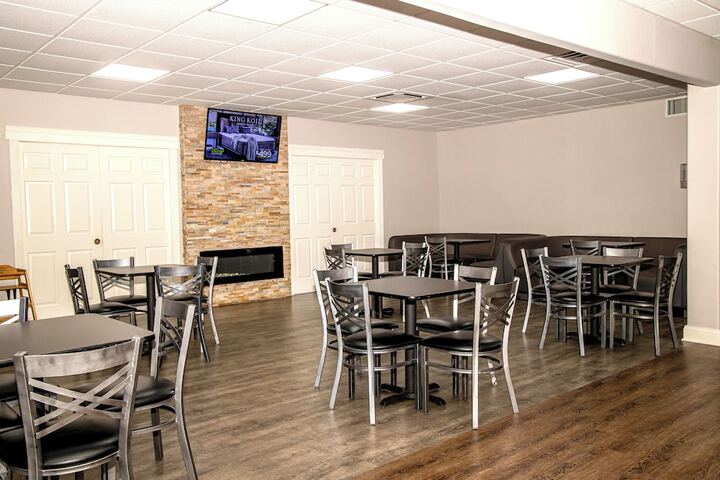 Days Inn and Suites by Wyndham Hammond IN
