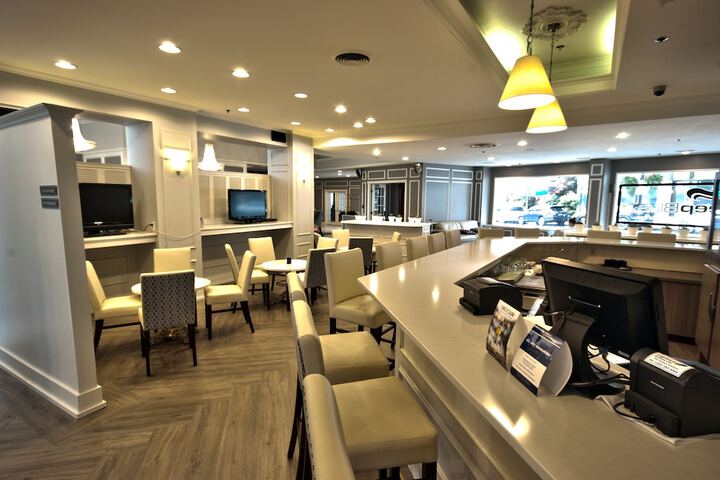 Lounge 62 of 67
