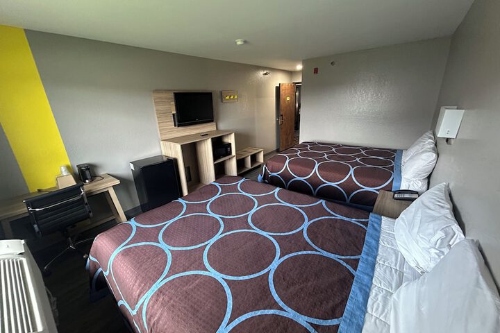 Room 25 of 39