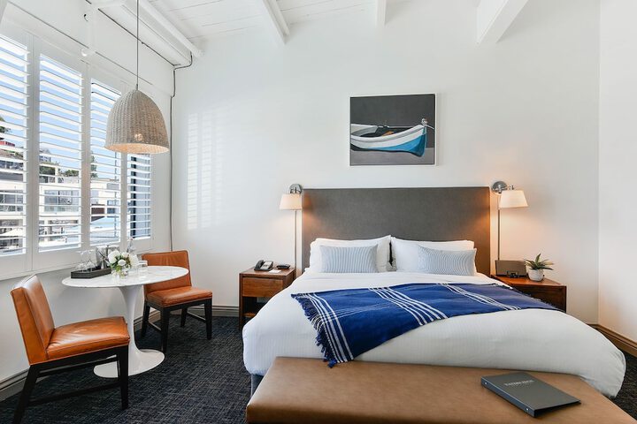 Waters Edge Hotel