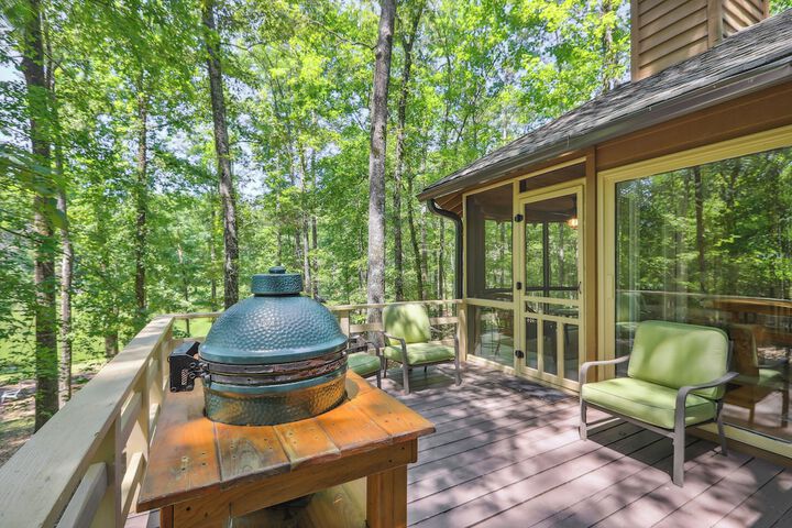 Lakefront Hamilton Cabin w / Dock & Fire Pit!