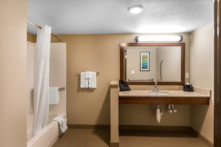 Room 16 of 34