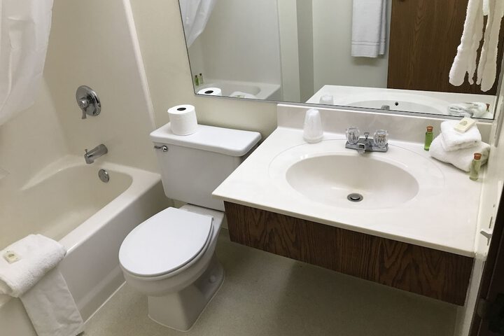 Room 6 of 10