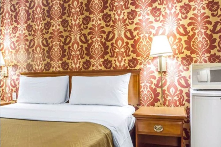 Room 6 of 14