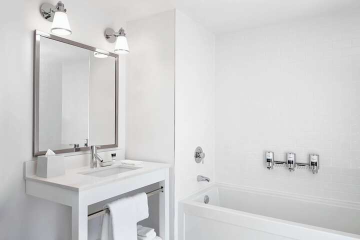 Four Points by Sheraton Kelowna Airport