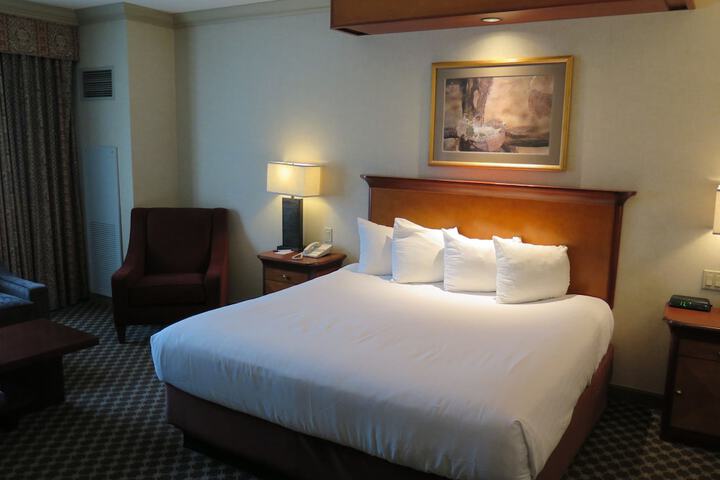 Room 13 of 36