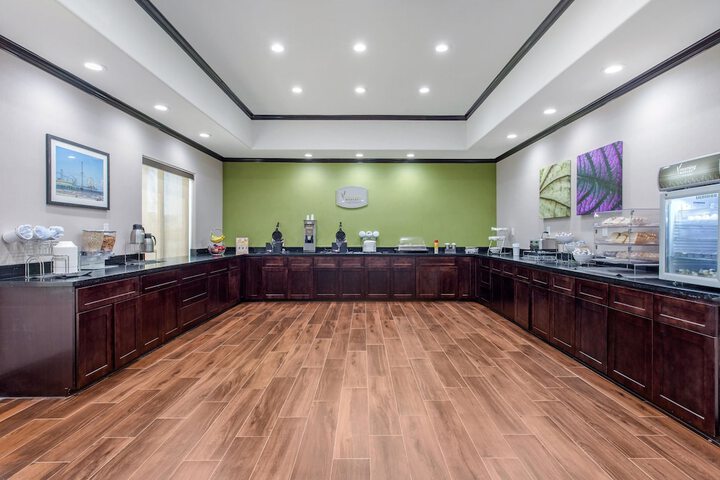 Breakfast/Coffee Service 28 of 33