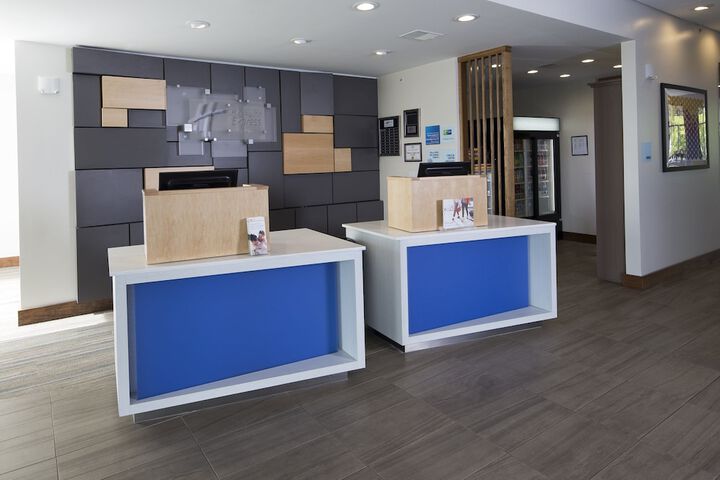 Holiday Inn Express Hotel & Suites Bay City by IHG