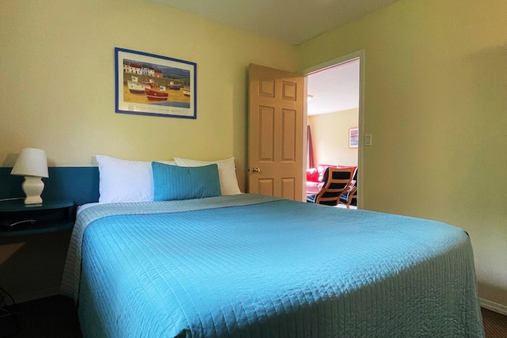 Room 8 of 18