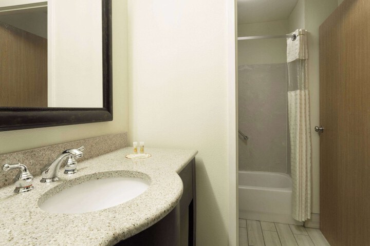 Room 16 of 26