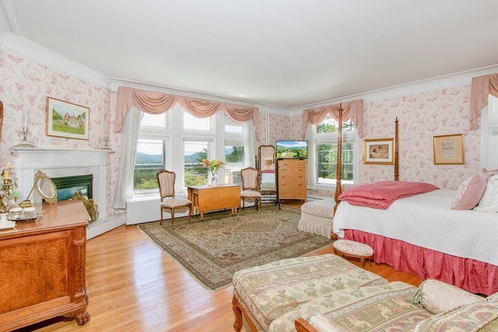 Room 74 of 275