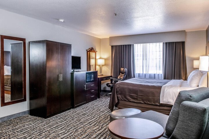 Clarion Hotel by Humboldt Bay