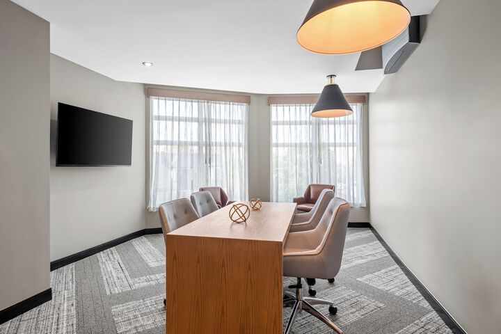 Beacon Suites Hotel