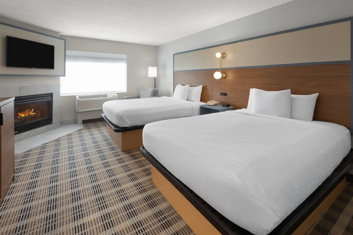 AmericInn by Wyndham Douglas / Saugatuck