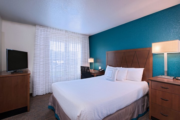 Room 11 of 24