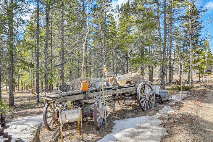 Deck Fire Pit & Grill: Log Cabin in Black Hawk