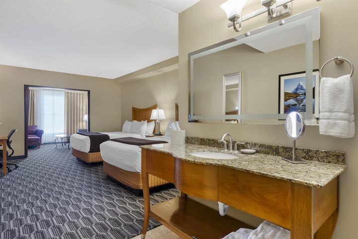 Best Western Plus Swiss Chalet Hotel & Suites