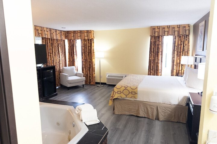 Baymont by Wyndham Battle Creek Downtown