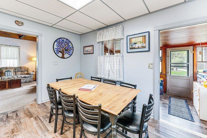 Twin Lakes Cottage: Walk to Elizabeth Lake!