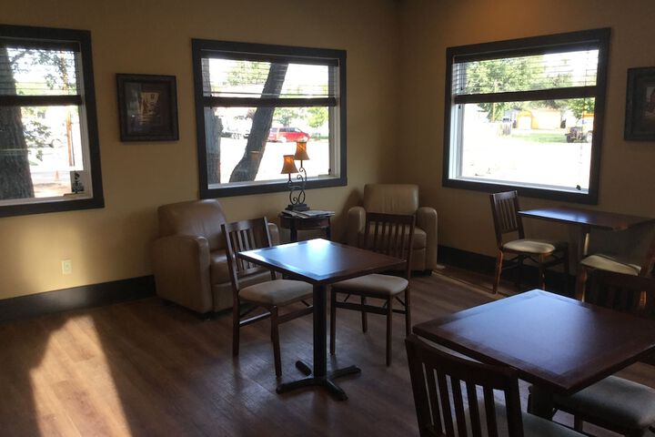 Lounge 17 of 26