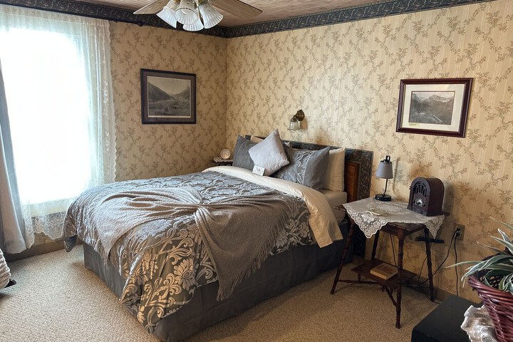 Room 6 of 74
