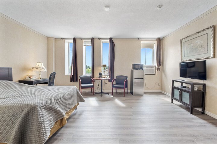 Room 32 of 68