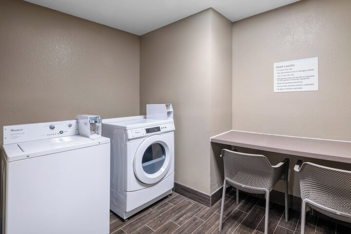Garner Hotel Wadsworth by IHG